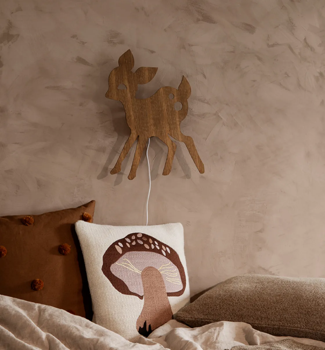 Ferm Living Barneromsbelysning<Rådyr vegglampe - røkt eik