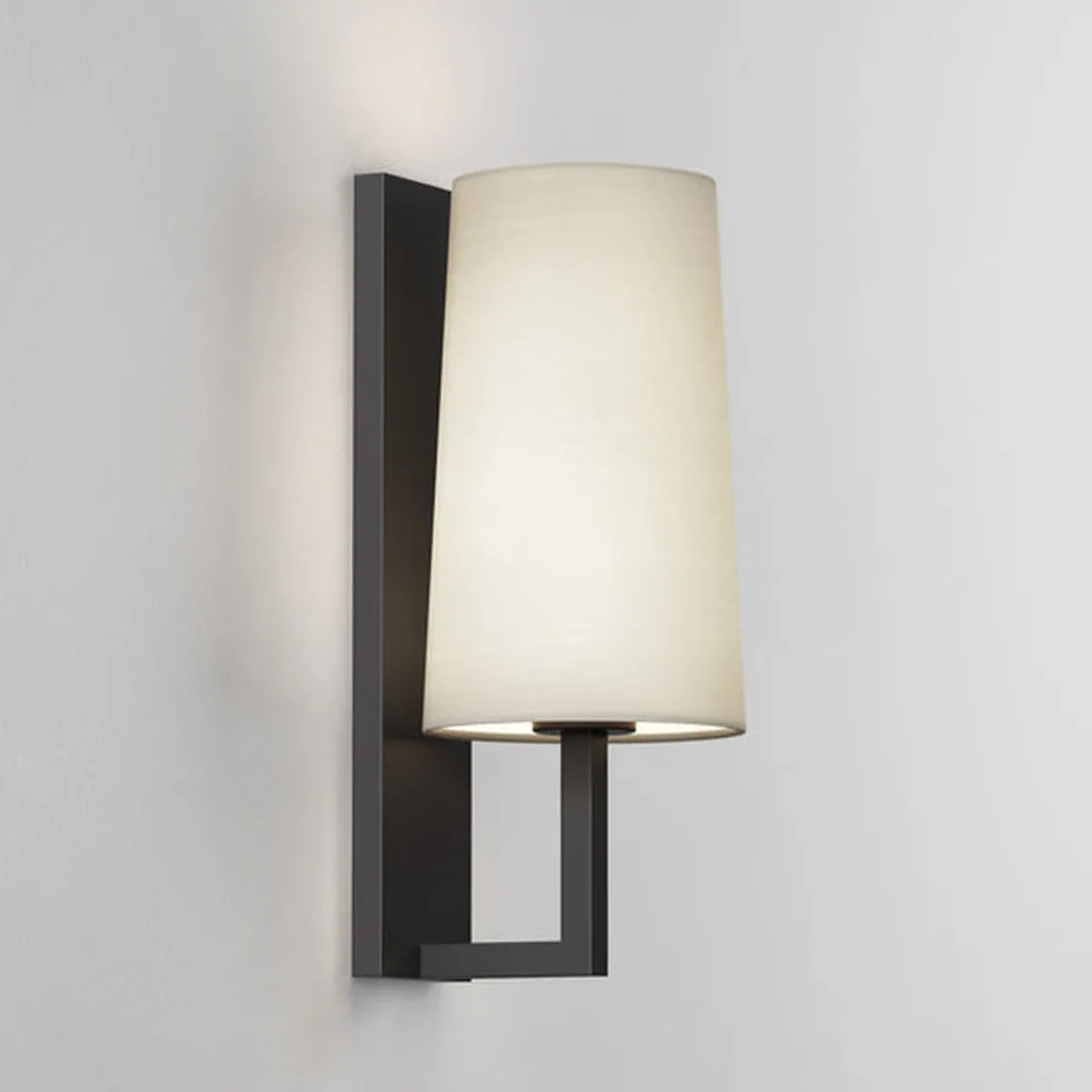 Astro Lighting Baderomsbelysning Vegg<Riva 350 vegglampe IP44 med skjerm