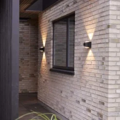 LOOM Design Utelamper Med Opp/Ned Lys|Baderomsbelysning Vegg<Saga vegglampe IP65 12W 3000K - Svart