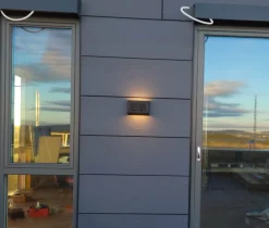 Aneta Lighting Utelamper Med Opp/Ned Lys<Søgne vegglampe utendørs opp/ned lys IP44 10W m/dobbel stikkontakt - Dimbar