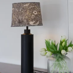 Pr home of Scandinavia Ab Lampeskjermer<Solo mønster 58 bordlampe