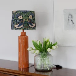 Pr home of Scandinavia Ab Lampeskjermer<Solo mønster 58 bordlampe