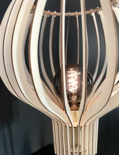 Unison Dekorpære E27|Led-Pærer E27 Sokkel<3-steg Nero dimbar Glob 125mm 4W LED 2200K - E27