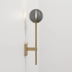 Astro Lighting Baderomsbelysning Vegg<Tacoma Single Grande vegglampe IP44 - Antikk Messing/Røykfarget kuppel