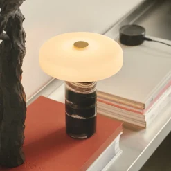 Design by Us Oppladbare Bordlamper<Trip oppladbar bordlampe - Sort marmor/ skjerm