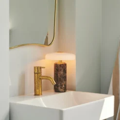 Design by Us Oppladbare Bordlamper<Trip oppladbar bordlampe - Dark Emperador brun marmor/Hvit skjerm