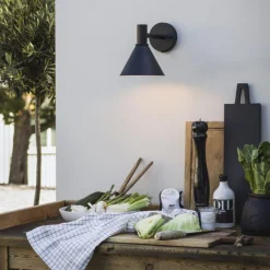 Pr home of Scandinavia Ab Utelamper - Klassiske Vegglamper<Tripp mini vegglampe utendørs IP44 -