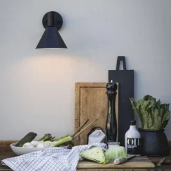 Pr home of Scandinavia Ab Utelamper - Klassiske Vegglamper<Tripp mini vegglampe utendørs IP44 -
