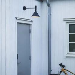 Pr home of Scandinavia Ab Utelamper - Klassiske Vegglamper<Tripp vegglampe utendørs IP44 -