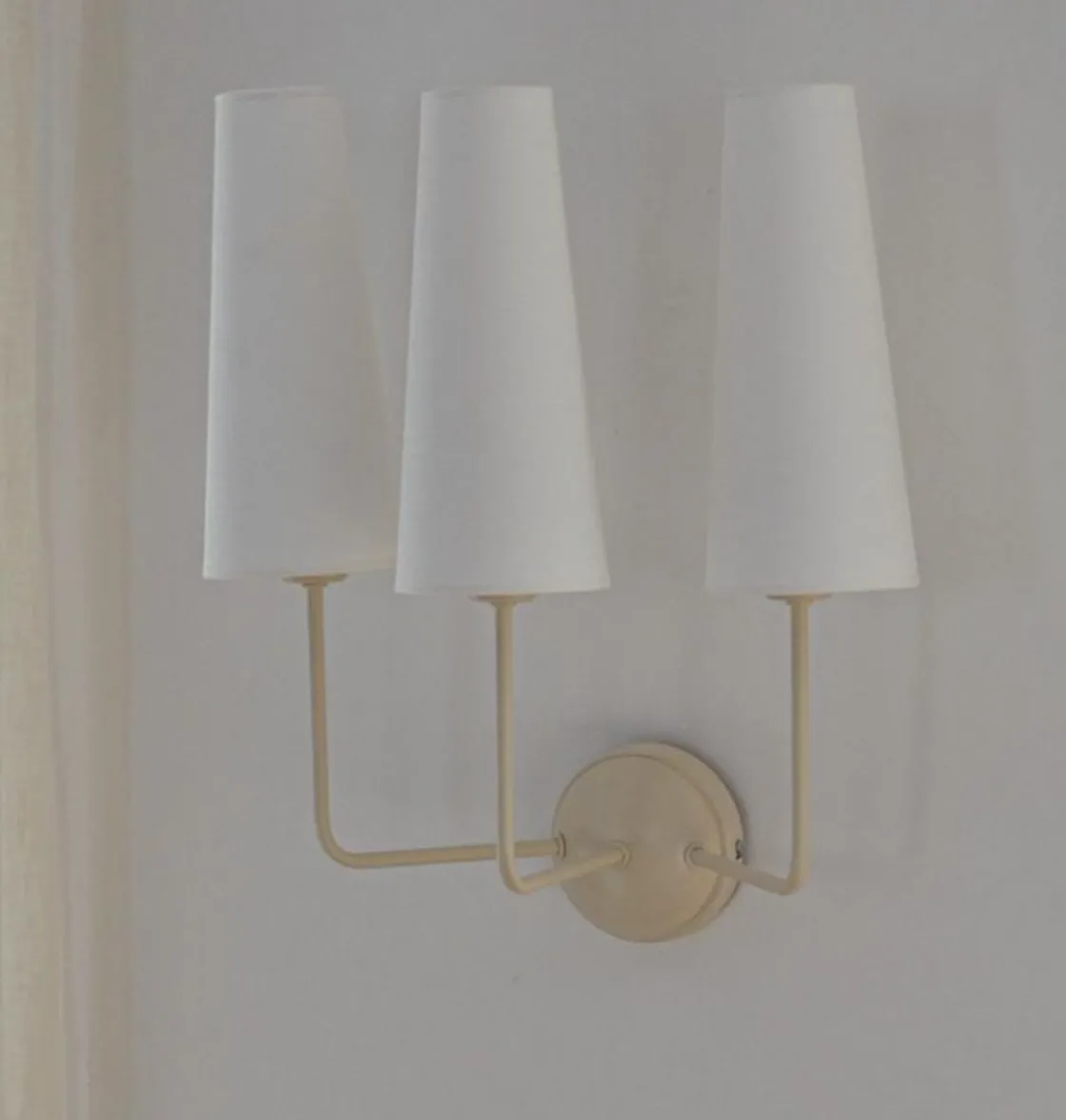 Hallbergs Interiørlamper<Valentina vegglampe med lampeskjermer - Sand/Hvit