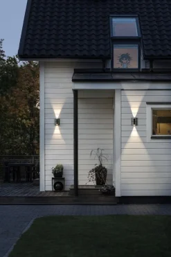 Konstsmide Utelamper Med Opp/Ned Lys<Vidar vegglampe utendørs opp/ned 2x5W - Svart/Sølv